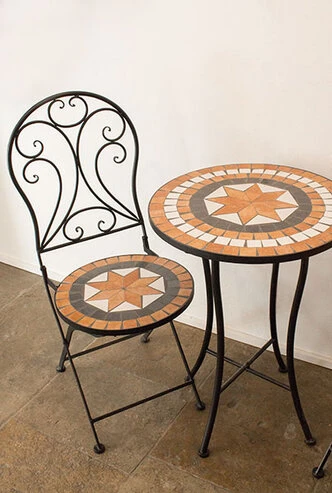 Sessel mit Tisch