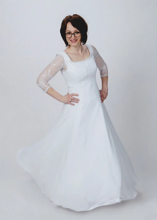 Weißes Brautkleid mit Spitze